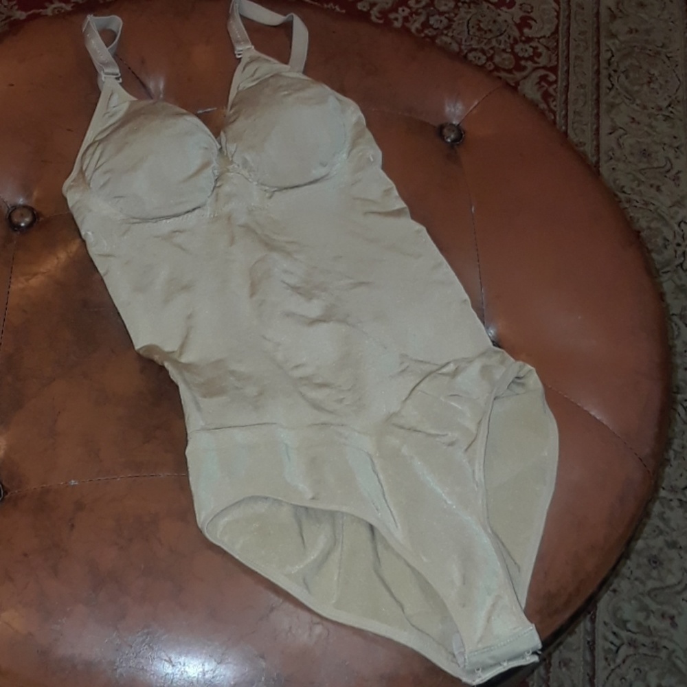 Shapewear bodysuit